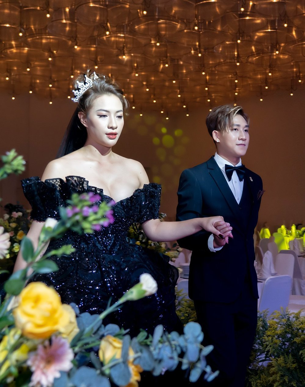 Hồ Gia Hùng (HKT) khoe bạn gái mới sau 3 tháng đám cưới và bị vợ cũ ném ảnh cưới vỡ tan - Hình 6