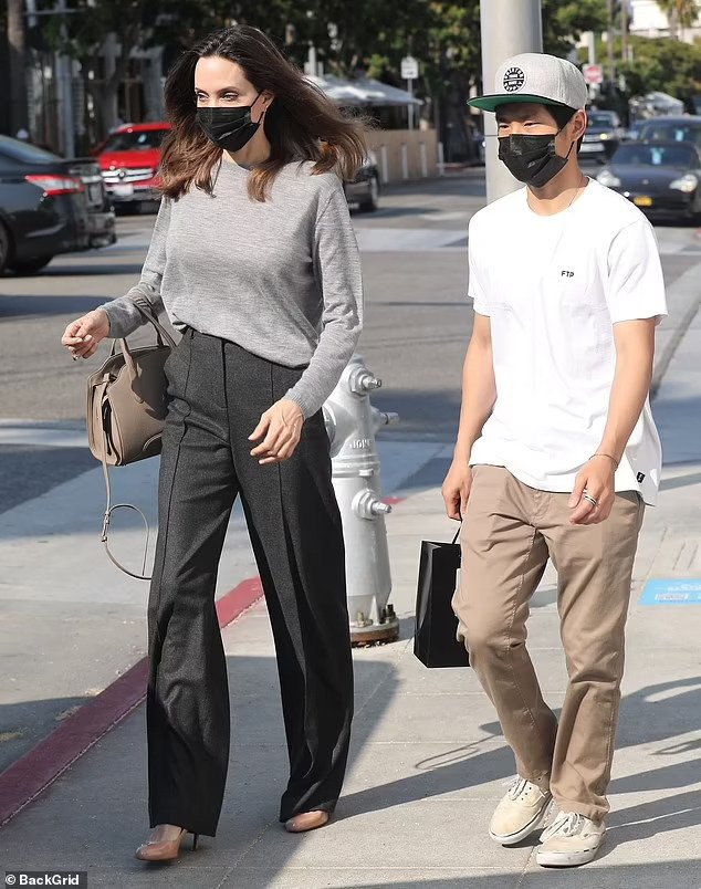 Pax Thiên - Con trai nuôi gốc Việt của Angelina Jolie gây ngỡ ngàng với ngoại hình hiện tại - Hình 6