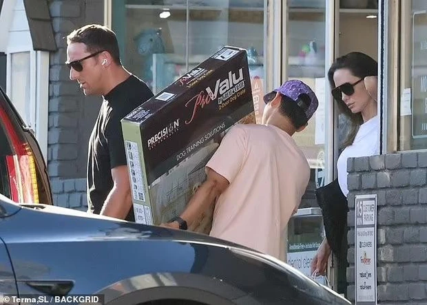 Pax Thiên - Con trai nuôi gốc Việt của Angelina Jolie gây ngỡ ngàng với ngoại hình hiện tại - Hình 2