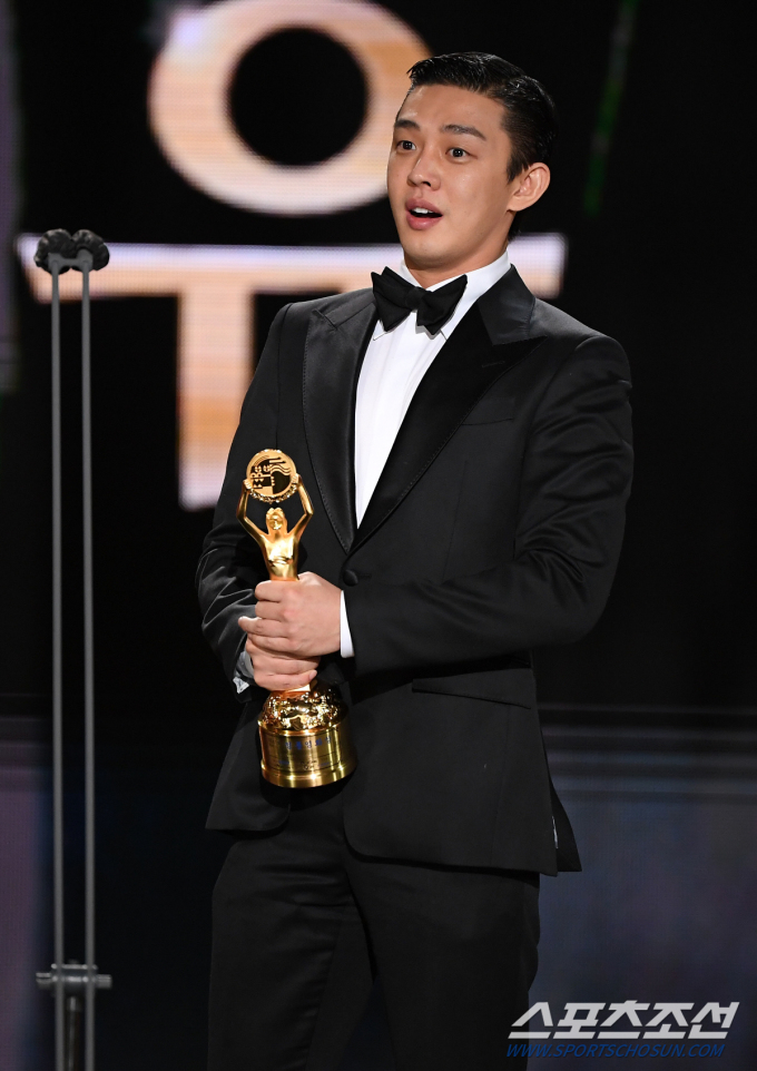 Vì Song Hye Kyo, Ảnh đế trẻ nhất Hàn Quốc quyết cạch mặt với Song Joong Ki - Hình 9