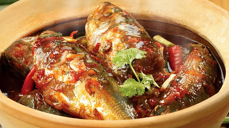 Cá kho rục xương mềm ngon mà không bị nát, thao tác cực đơn giản! - Hình 1