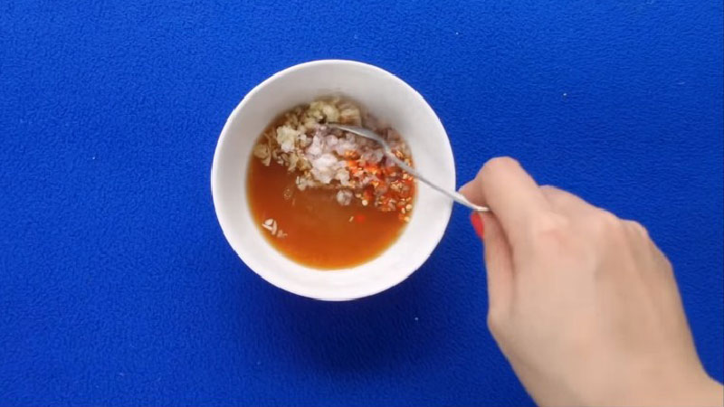 Cách làm thịt ba chỉ rim chua ngọt cho bữa cơm tối - Hình 5