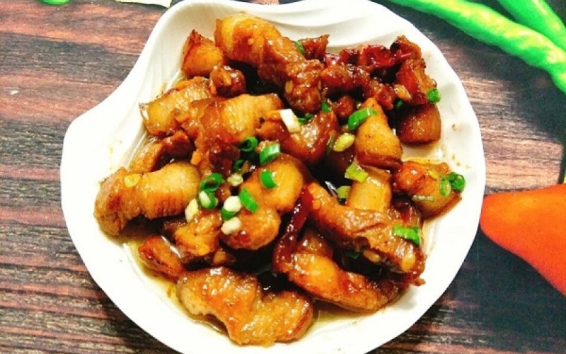 Cách làm thịt ba chỉ rim chua ngọt cho bữa cơm tối - Hình 8