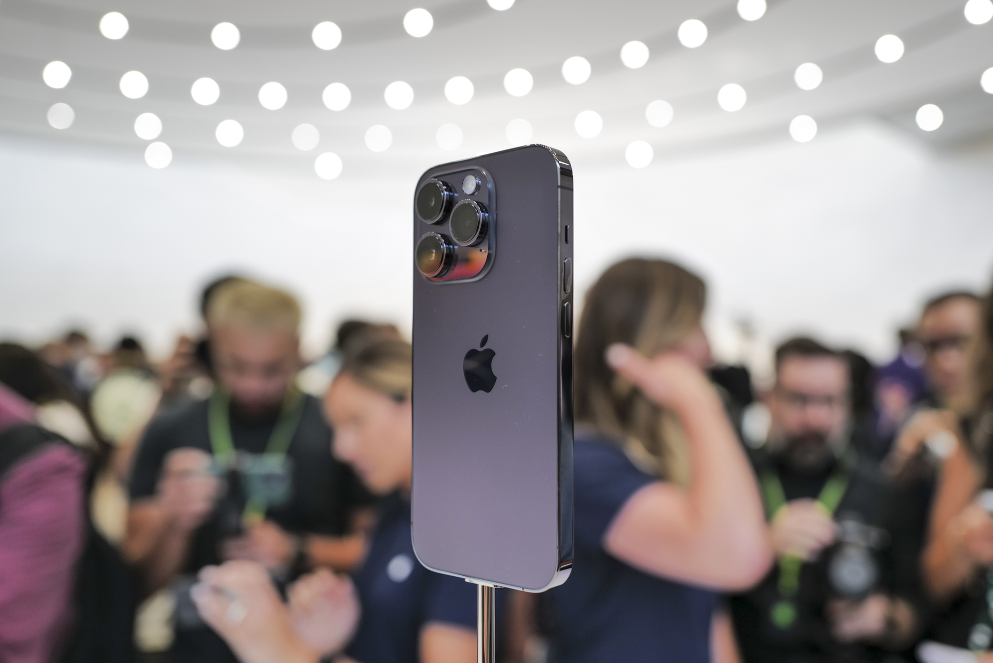Đây là iPhone 14 Pro màu tím nhìn ngoài đời thực, không giống như bạn hình dung qua quảng cáo - Hình 4
