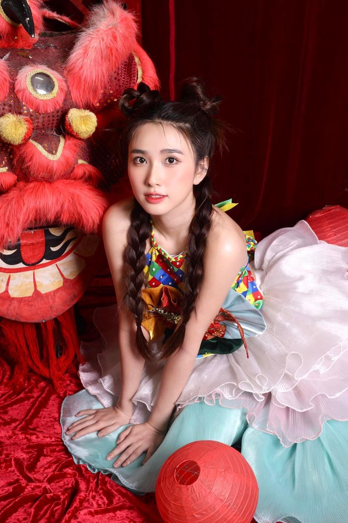 Khoe ảnh Trung thu, bồ cũ Bùi Tiến Dũng đẹp gợi cảm - Hình 1