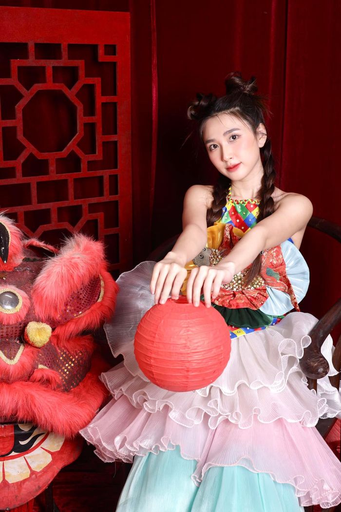 Khoe ảnh Trung thu, bồ cũ Bùi Tiến Dũng đẹp gợi cảm - Hình 2
