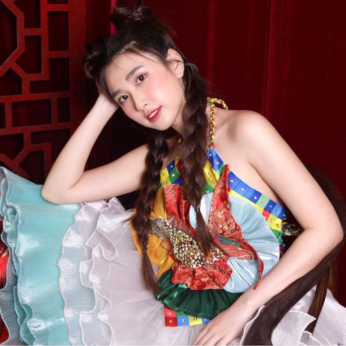 Khoe ảnh Trung thu, bồ cũ Bùi Tiến Dũng đẹp gợi cảm - Hình 3