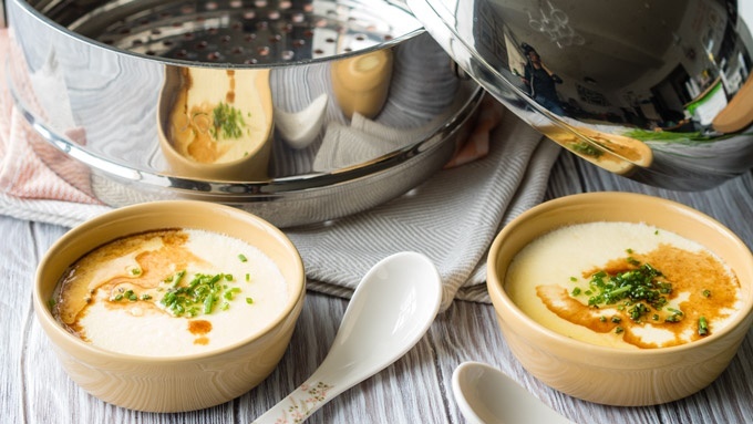 Làm trứng hấp kiểu Trung ngon thơm nức nở mà cách làm ai ăn cũng mê tít - Hình 2