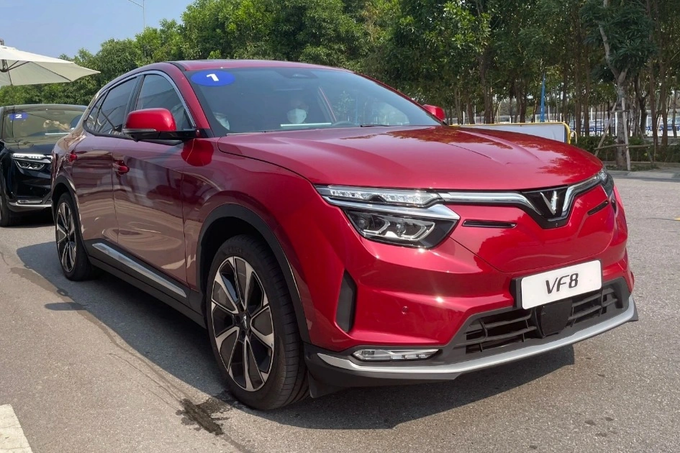 Loạt xe VinFast VF 8 đầu tiên sẽ đến tay khách hàng vào ngày 10/9 - Hình 1