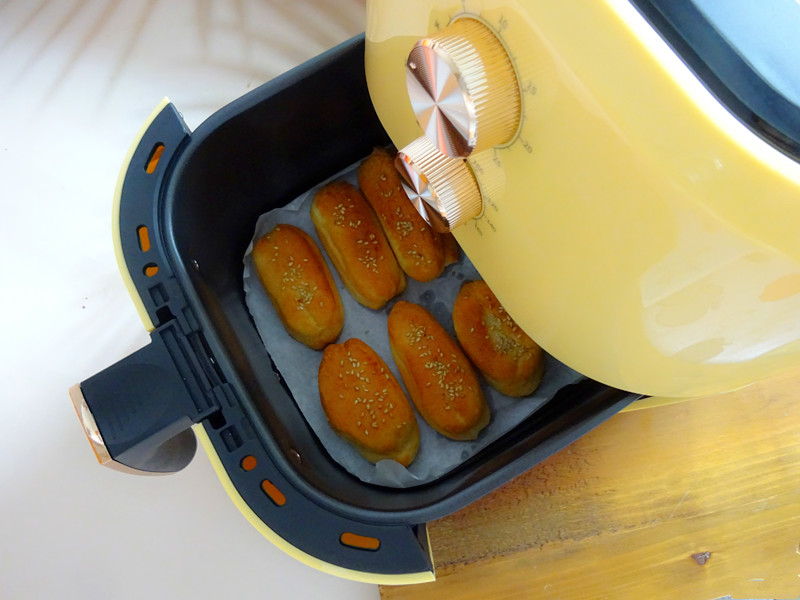 Mát trời làm bánh mì chuột nhỏ xinh bằng nồi chiên không dầu - Hình 9