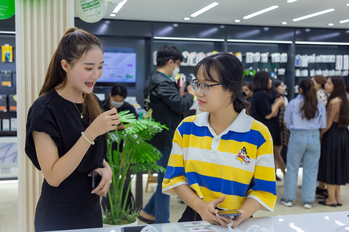 Mua siêu phẩm Samsung Galaxy Z Fold4 và Flip4, người dùng tìm nơi bán giá tốt - Hình 1