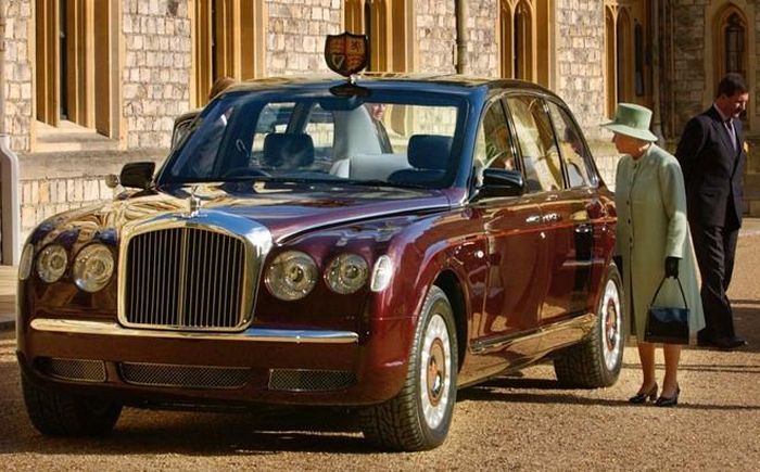Ngắm chiếc Bentley đắt nhất mọi thời đại thuộc về nữ hoàng Anh - Hình 2