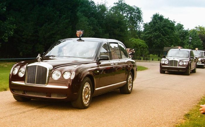 Ngắm chiếc Bentley đắt nhất mọi thời đại thuộc về nữ hoàng Anh - Hình 1