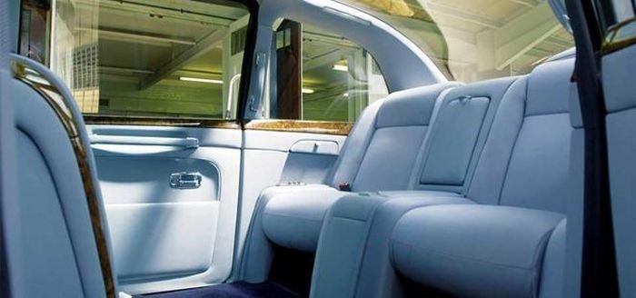 Ngắm chiếc Bentley đắt nhất mọi thời đại thuộc về nữ hoàng Anh - Hình 4