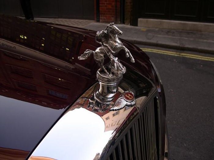 Ngắm chiếc Bentley đắt nhất mọi thời đại thuộc về nữ hoàng Anh - Hình 3