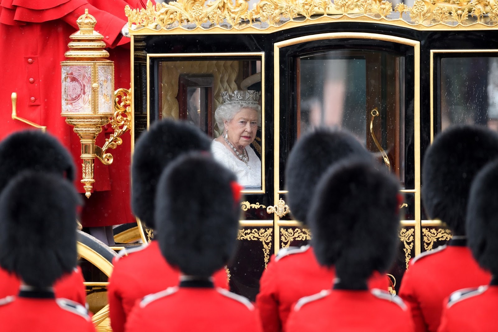 Nữ hoàng Elizabeth II băng hà: Hình ảnh cuối cùng bị rò rỉ, lịch trình tang lễ được thông qua - Hình 2