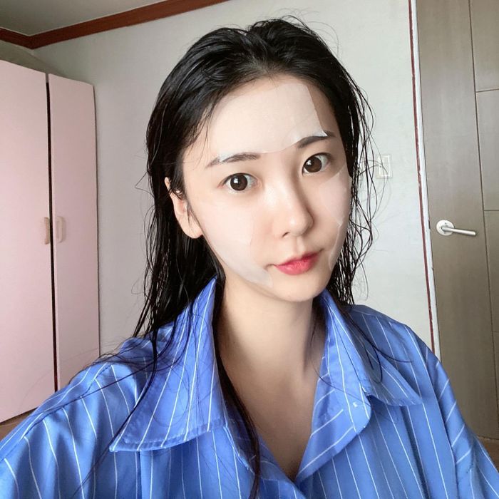 Phụ nữ Hàn có cách đắp mặt nạ lạ đời, giúp da căng bóng sau 3 ngày - Hình 2