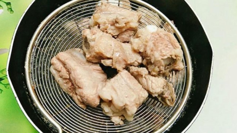 Sườn chua ngọt làm thế này thơm ngon lạ miệng, cơm trong nồi bao nhiêu cũng hết - Hình 2