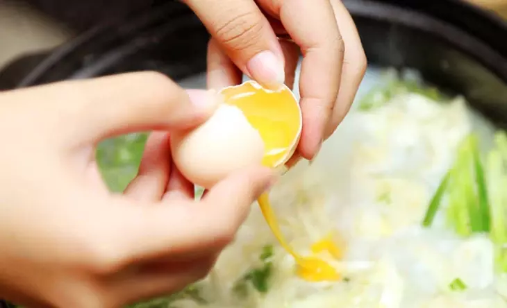 Thèm ăn cháo nhưng sợ nấu lâu, hãy thử các cách nấu cháo ăn liền vừa ngon vừa nhanh này xem - Hình 5