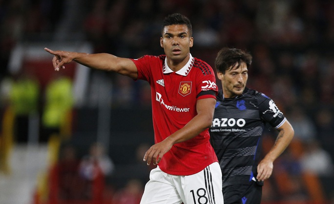 Vợ của tân binh Man United thả rông vòng 1 khi chuyển nhà cùng chồng - Hình 1