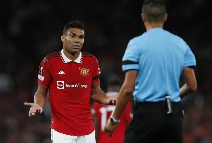 Vợ của tân binh Man United thả rông vòng 1 khi chuyển nhà cùng chồng - Hình 3