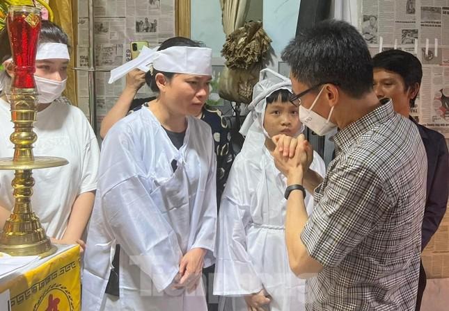 Vụ cháy karaoke ở Bình Dương: Nếu phòng hát có chốt trong, nhiều người phải chịu trách nhiệm - Hình 1