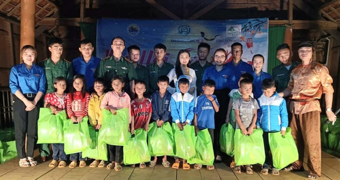 Vui Tết Trung thu với trẻ em khu vực biên giới - Hình 7