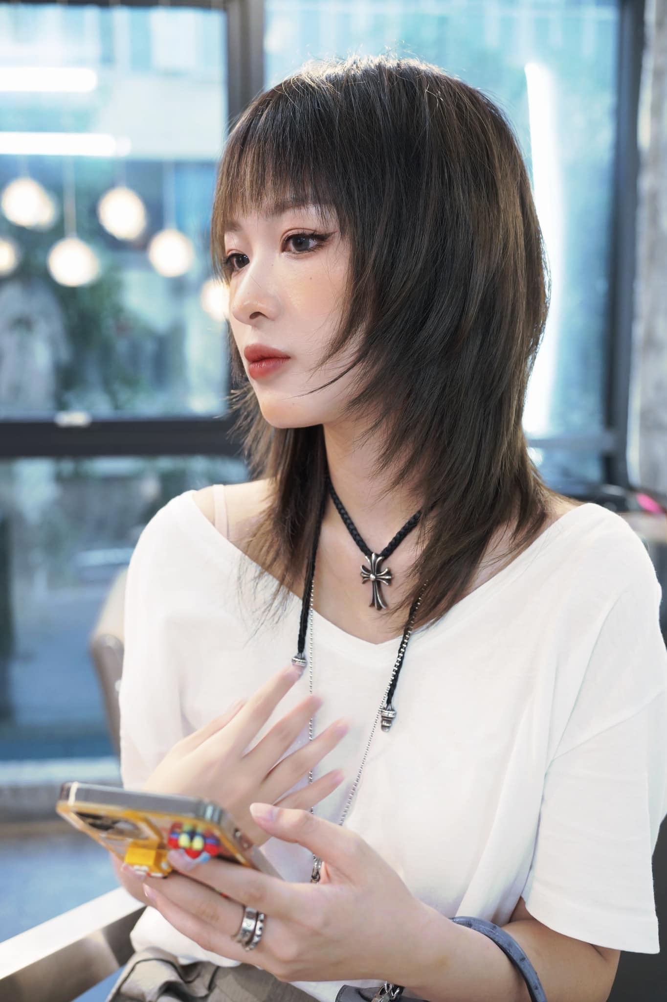 Nữ diễn viên 4 tuổi đóng phim, 12 tuổi nhận giải thưởng quốc tế, giờ lột xác quyến rũ gây ngỡ ngàng - Hình 3