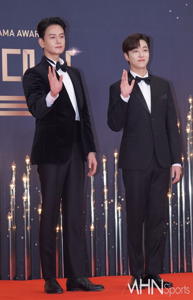 Thảm đỏ KBS Drama Awards: Seohyun và nàng cháo Vườn Sao Băng sắc vóc tuyệt mỹ đè bẹp Krystal, Ha Ji Won - D.O. (EXO) dẫn đầu đoàn sao váy áo lộng lẫy - Hình 20