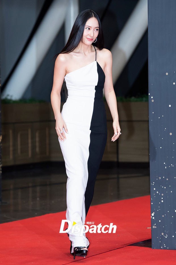 Thảm đỏ KBS Drama Awards: Seohyun và nàng cháo Vườn Sao Băng sắc vóc tuyệt mỹ đè bẹp Krystal, Ha Ji Won - D.O. (EXO) dẫn đầu đoàn sao váy áo lộng lẫy - Hình 7