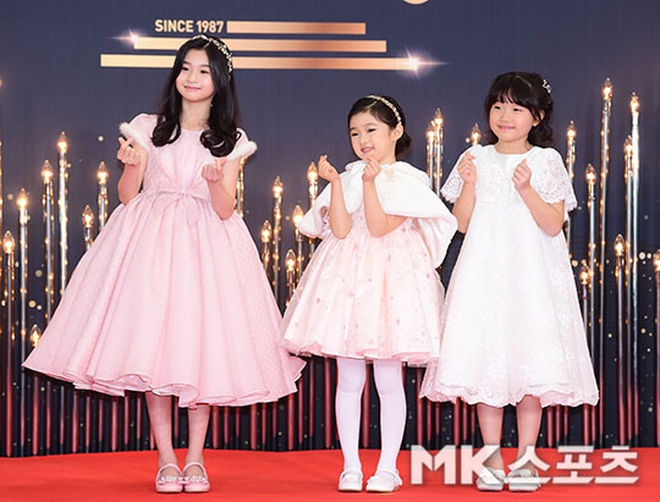 Thảm đỏ KBS Drama Awards: Seohyun và nàng cháo Vườn Sao Băng sắc vóc tuyệt mỹ đè bẹp Krystal, Ha Ji Won - D.O. (EXO) dẫn đầu đoàn sao váy áo lộng lẫy - Hình 33