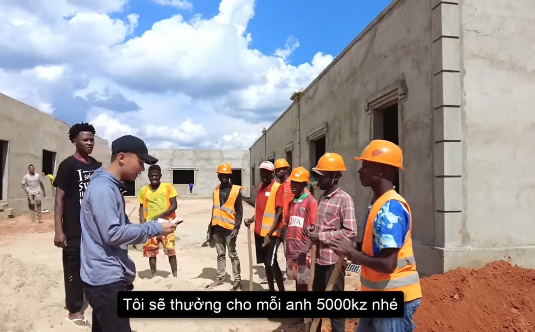 Quang Linh Vlog kể chi tiết bắt trộm, làm 1 việc ấm lòng cho 4 công nhân phát hiện kẻ gian - Hình 4