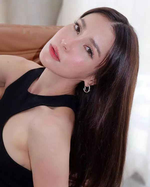 Anne Thongprasom: 'Công chúa giải trí' quyền lực của Tbiz, được bạn trai tặng trung tâm thương mại - Hình 6