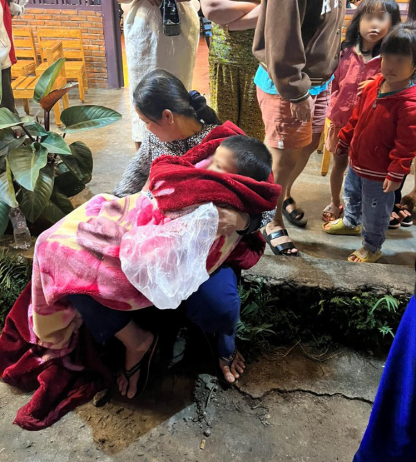 Nghẹt thở với hành trình giải cứu hai cha con ở Đắk Lắk mắc kẹt dưới giếng sâu bỏ hoang - Hình 4