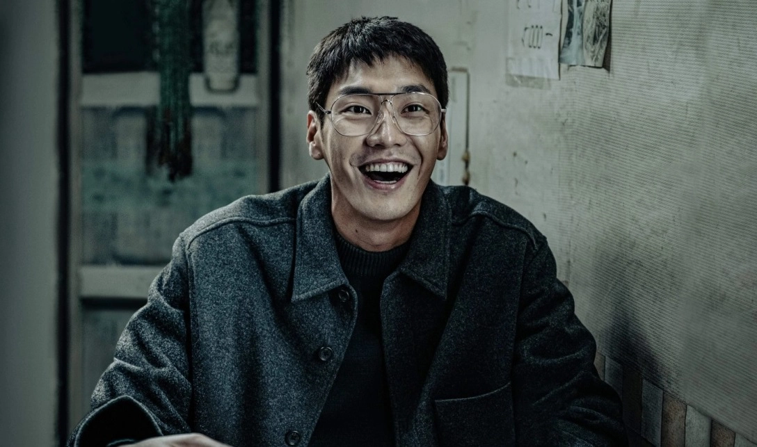 Kim Young Kwang - Nam chính loạn thần của Somebody: Chiều cao khủng, từng cặp kè Park Bo Young - Hình 4