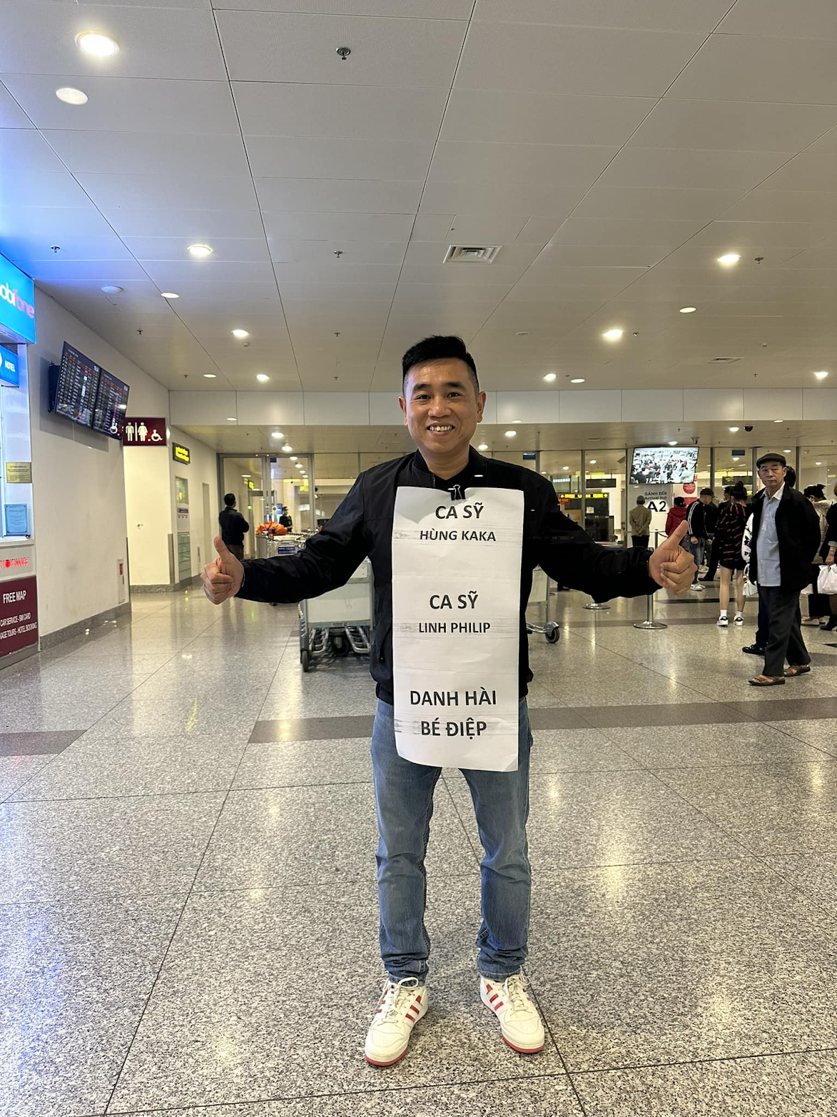 Quang Linh lộ khoảnh khắc đáp chuyến bay xuống VN, mẹ và bà rơi nước mắt, Thùy Tiên 'vào cuộc' - Hình 11