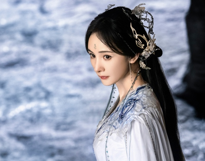 Triệu Lệ Dĩnh từ chối tái hợp tình cũ, Dương Mịch hạ mình bình phiên với Tiêu Chiến để thế chân - Hình 3