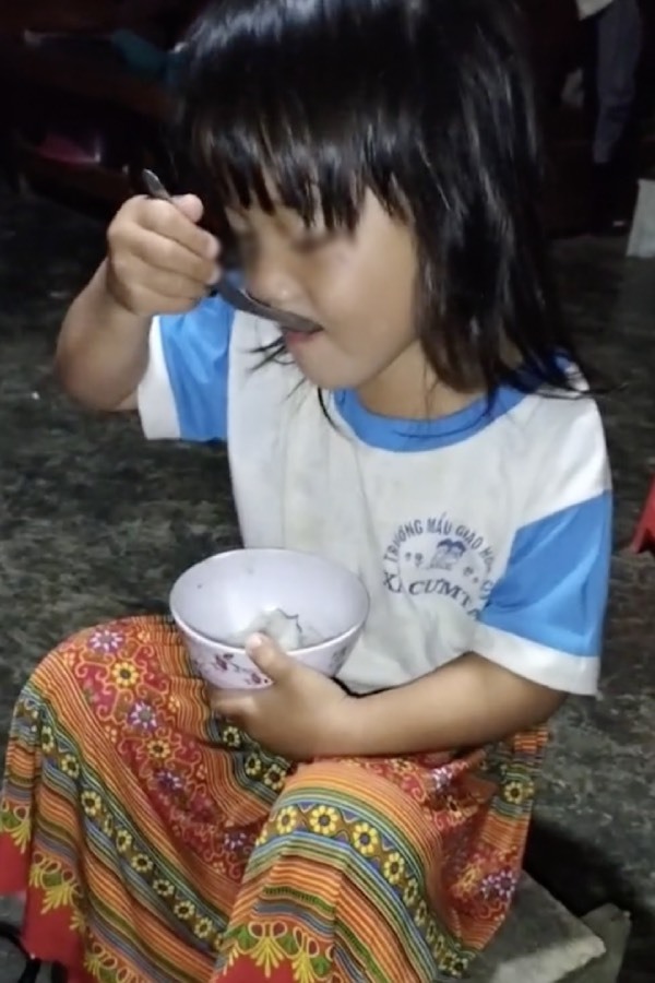 Bóc trần sự thật bé gái không có bánh kem sinh nhật, thổi hộp quẹt thay nến: Chính quyền lên tiếng - Hình 11