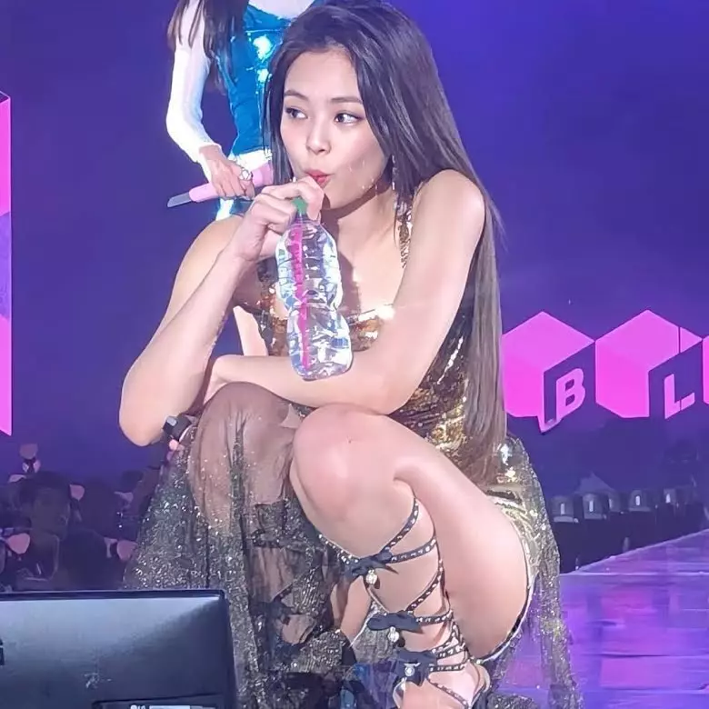 Lisa (BLACKPINK) bị phốt giả tạo, nói dối trắng trợn, Jennie cũng gặp biến căng đầu năm? - Hình 12