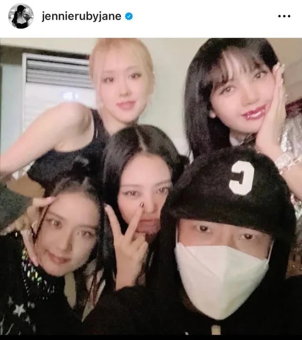 Jennie đăng ảnh hiếm hoi cùng Teddy giữa tin đồn BLACKPINK rời YG, chị cả Jisoo có tin vui - Hình 2