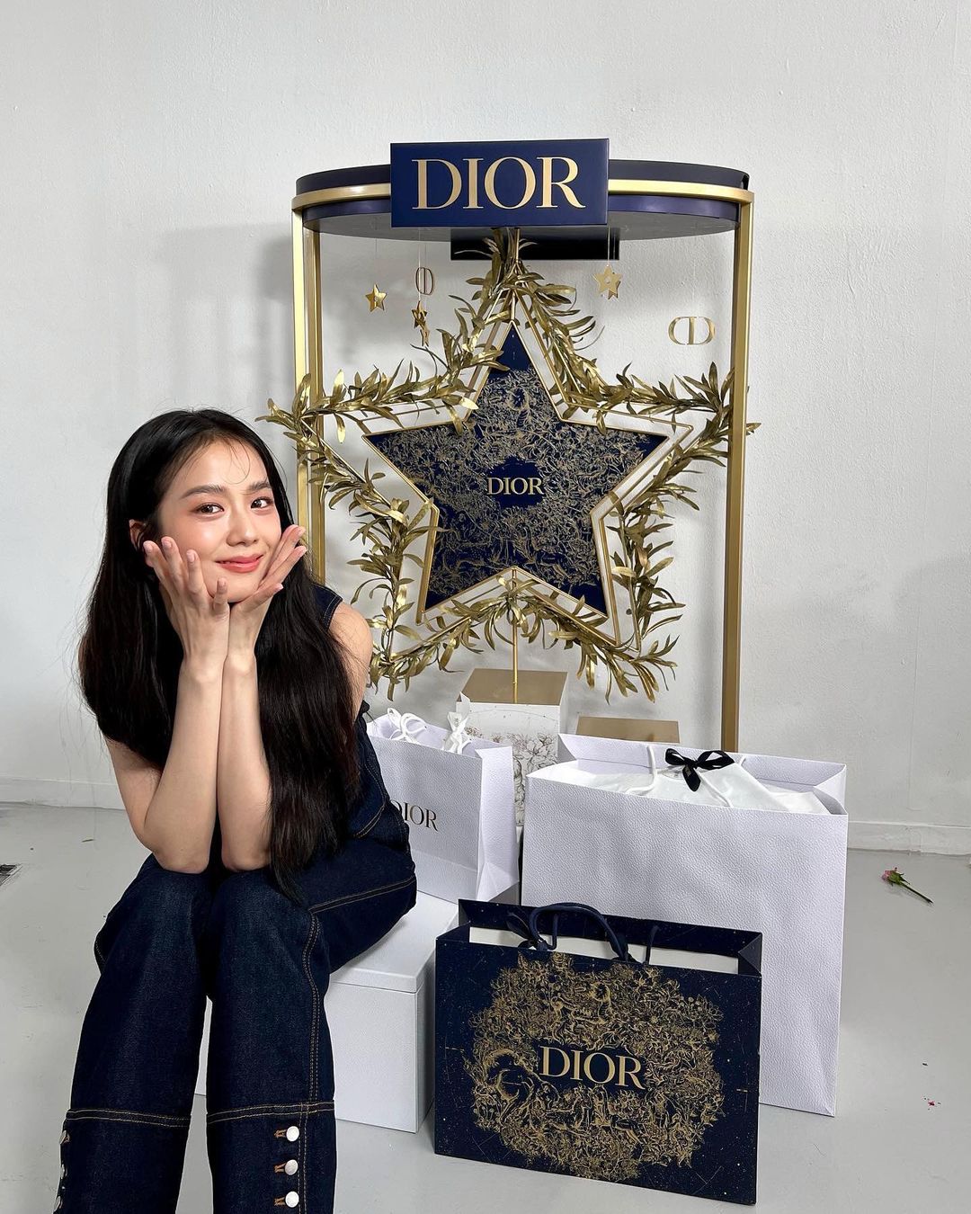 Jennie đăng ảnh hiếm hoi cùng Teddy giữa tin đồn BLACKPINK rời YG, chị cả Jisoo có tin vui - Hình 5