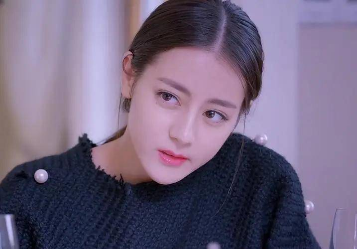 SỐC: Địch Lệ Nhiệt Ba sinh con đầu lòng, danh tính bố đứa bé gây choáng váng? - Hình 2