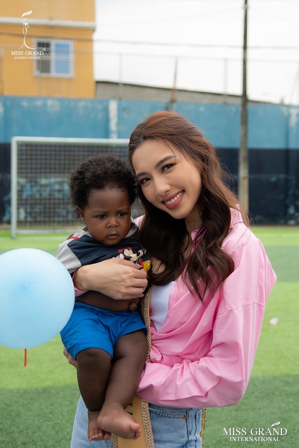 Thùy Tiên bị tung ảnh chưa từng công bố, hé lộ chi tiết lạ khiến dân tình tranh cãi kịch liệt - Hình 12