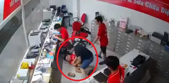 HOT: Xôn xao CEO chuỗi cửa hàng điện thoại giam lương tết, tác động vật lý nhân viên gây bức xúc - Hình 4