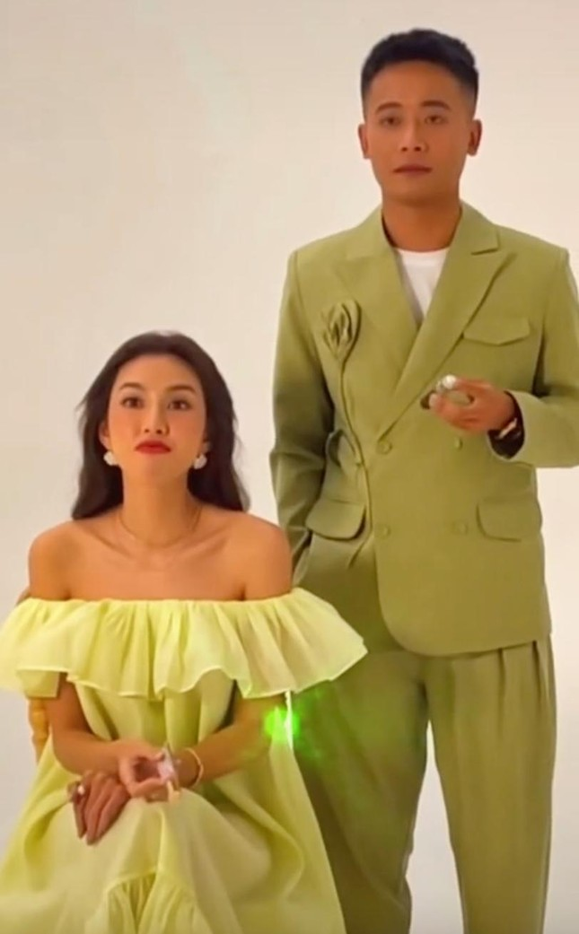 Quang Linh Vlog - Thùy Tiên và 7749 loạt hint hẹn hò khiến CĐM cả nước thi nhau đẩy thuyền? - Hình 2