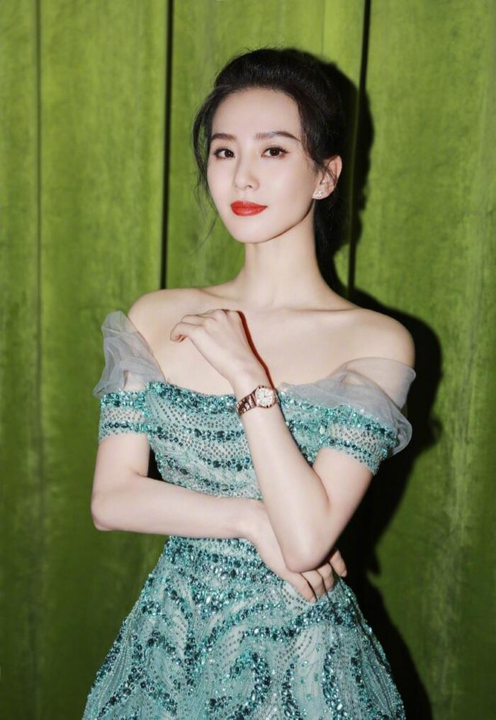 Dương Dung: Bỏ vai vì chán makeup, vừa đạt thành tích khiến Triệu Lệ Dĩnh đuổi theo không kịp - Hình 8