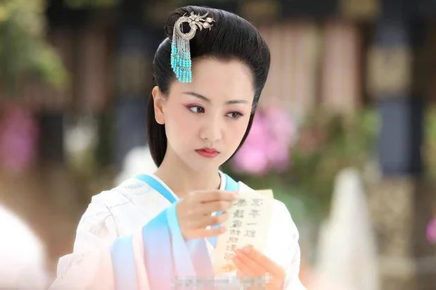 Dương Dung: Bỏ vai vì chán makeup, vừa đạt thành tích khiến Triệu Lệ Dĩnh đuổi theo không kịp - Hình 2