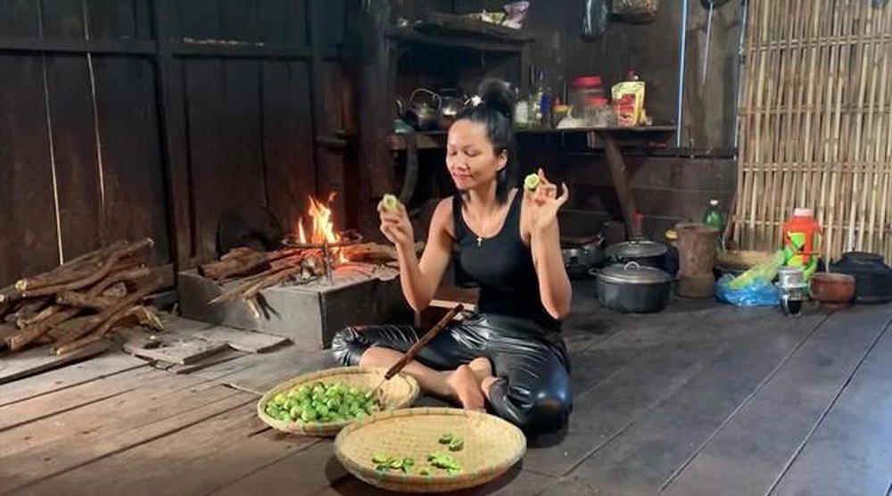 Thùy Tiên lọt TOP nàng hậu ăn uống bất chấp hình tượng, H'Hen Nie còn đòi uống nước cấm vì thèm - Hình 15