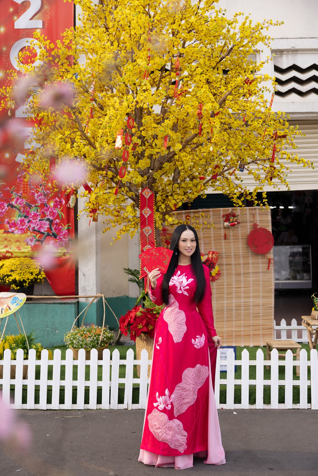 Ca sĩ tỉ phú Hà Phương mang hơi ấm tình thương đến với những trẻ em kém may mắn ngày đầu Xuân - Hình 2