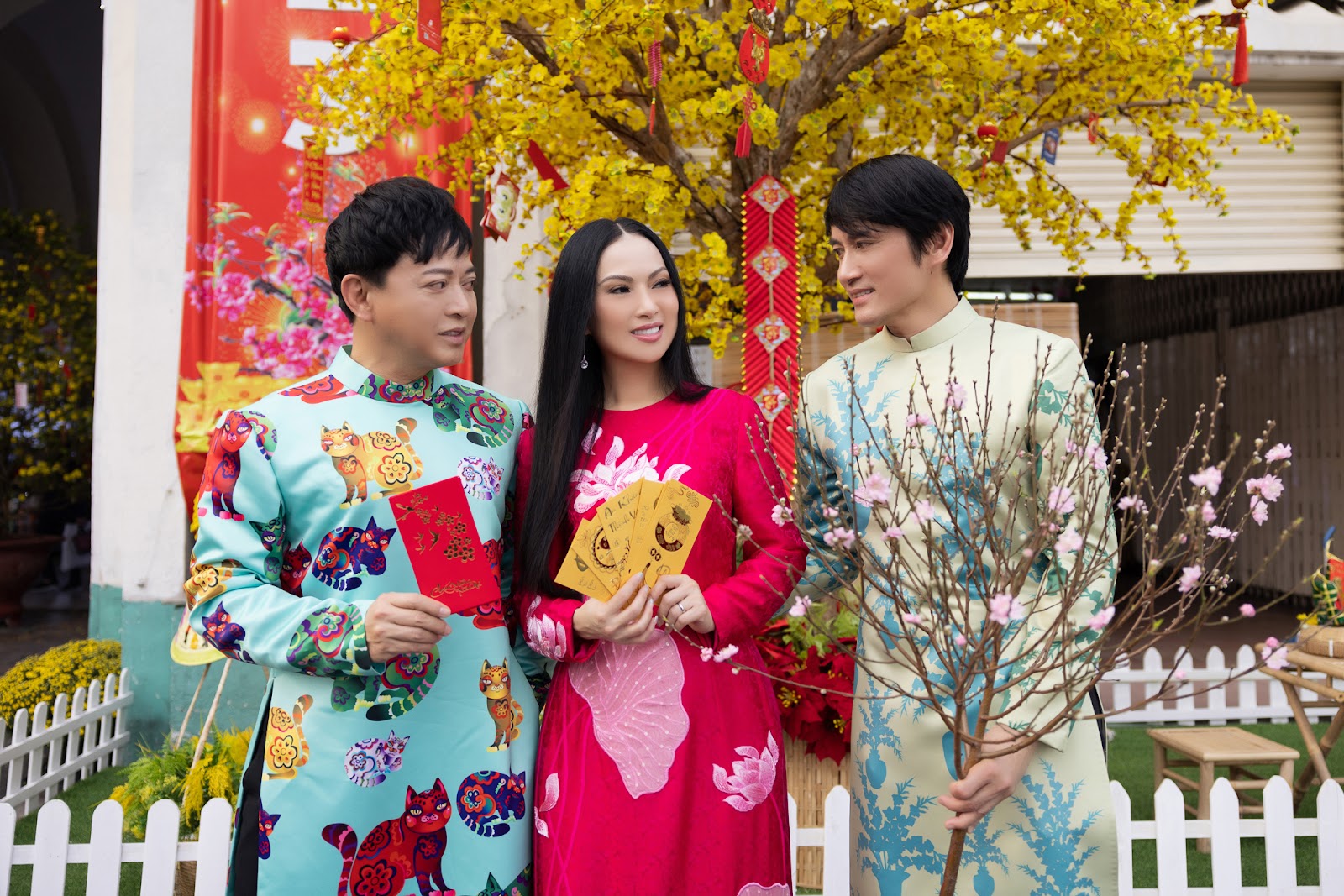 Ca sĩ tỉ phú Hà Phương mang hơi ấm tình thương đến với những trẻ em kém may mắn ngày đầu Xuân - Hình 9
